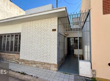 Casa de 4 ambientes, Guaymallén · Casa en Alquiler en 2.ª Sección Barrio Cívico