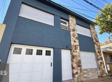 Casa de 5 ambientes, Godoy Cruz · Casa en Alquiler C/ Cochera en Godoy Cruz