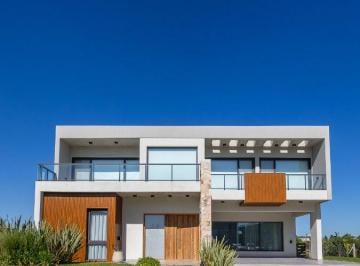 Casa de 5 ambientes, Ezeiza · Casa en Venta en Terralagos, Canning 5amb 370 m² Lote: 719