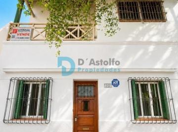 Casa · 120m² · 4 Ambientes · 1 Cochera · Hermoso PH de 2 Pisos