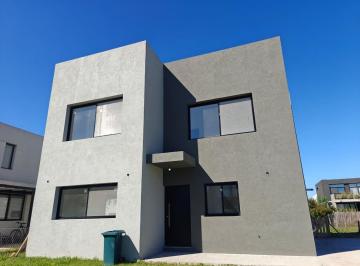 Casa · 176m² · 4 Ambientes · 2 Cocheras · Casa en Lagoon