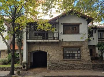Casa · 215m² · 5 Ambientes · Casa en Plaza Mitre