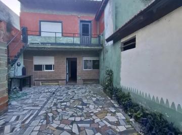 general-san-martin-villa-maipu-alquiler-ph-3-ambientes · PH 3 Amb con Cochera y Patio