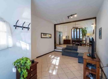 PH · 142m² · 5 Ambientes · 1 Cochera · Venta PH de Cinco Ambientes en Villa Urquiza