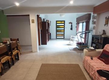 Casa · 96m² · 3 Ambientes · 3 Cocheras · Cas a La Venta 3 Ambientes Ranelagh Berazategui