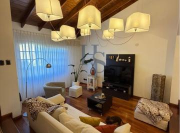 Casa · 180m² · 5 Ambientes · 4 Cocheras · Casa en Venta 4 Ambientes Bernal
