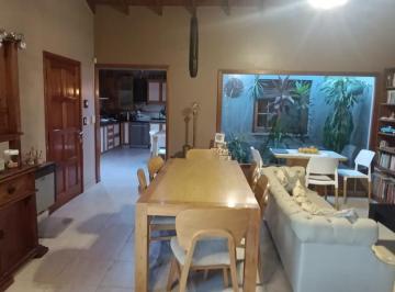 Casa · 100m² · 4 Ambientes · 2 Cocheras · Casa en Venta Quilmes Oeste 4 Ambientes