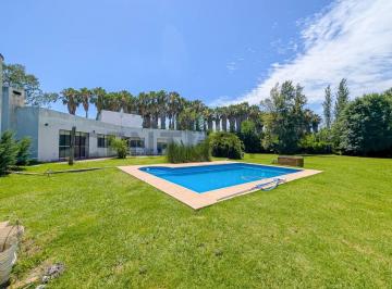 Casa · 250m² · 7 Ambientes · 1 Cochera · Casa | 4 Dorm. | Terreno 4100 m² | Pileta| Cochera | Funes