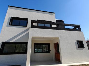 Casa · 267m² · 5 Ambientes · 2 Cocheras · Casa de 5 Ambientes en San Pablo Pilar. Financiacion!