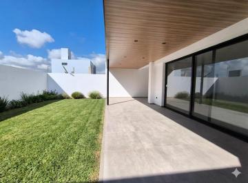 Casa · 207m² · 4 Ambientes · 2 Cocheras · Casa en Venta 3 Dorm. Solares