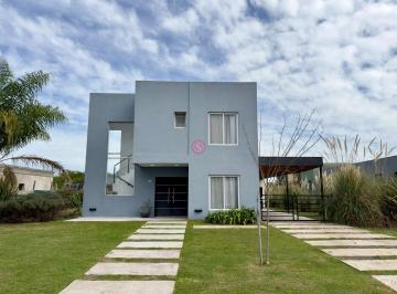 Casa · 135m² · 4 Ambientes · 2 Cocheras · Casa en Venta en San Sebastian, Escobar, G. B. a. Zona Norte Apto Credito