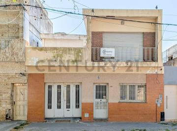 Casa · 94m² · 4 Ambientes · 1 Cochera · Venta Casa 2 Dorm. - Patios - Cochera