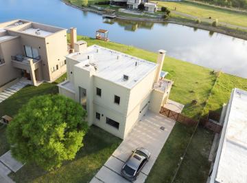 Casa · 164m² · 5 Ambientes · Casa en Venta San Sebastian a La Laguna 3 Suites Mas 1 Dormitorio
