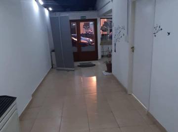 Casa de 6 ambientes, Ushuaia · Vendo Casa con Salon Comercial Funcionando y Terreno