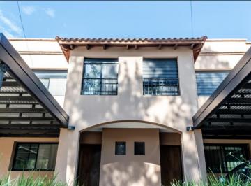 Casa · 150m² · 5 Ambientes · 2 Cocheras · Casa en Venta de 3 Dorm. en Aldea Fisherton Rosario