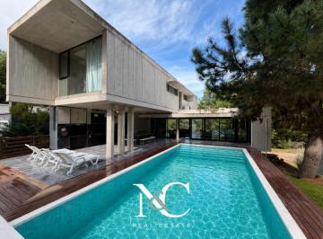 Casa · 370m² · 6 Ambientes · 2 Cocheras · Casa en Venta en Costa Esmeralda Hormigón Visto con Cochera