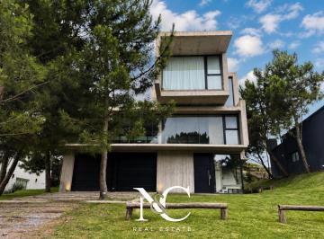 Casa · 370m² · 6 Ambientes · 2 Cocheras · Casa en Venta en Costa Esmeralda Hormigón