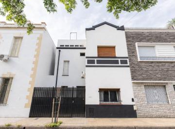 Casa · 110m² · 5 Ambientes · Casa en Venta 4 Dorm., 2 Baños, Patio y Terraza en Liniers - Financiación