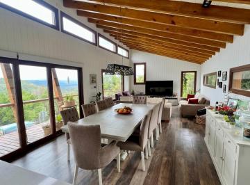 Casa · 227m² · 4 Ambientes · 2 Cocheras · Casa Premium en Valle Escondido, con Vista Al Lago y Al Volcan Lanin en San Martin de Los Andes