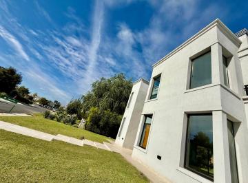 Casa de 4 ambientes, Berazategui · Casa Venta Hudson Barrio Las Golondrinas 4 Ambientes Crédito Losa Radiante Segunda Línea a La Laguna
