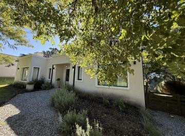 Casa · 139m² · 3 Ambientes · Casa en Alquiler en Barrancas de San Benito