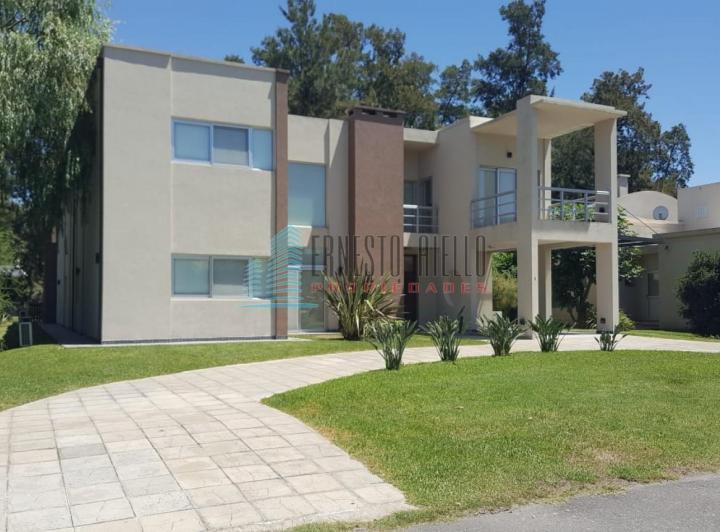 Casa · 180m² · 5 Ambientes · 2 Cocheras