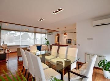 Casa · 286m² · 4 Ambientes · 2 Cocheras · Casa Venta La Plata Pileta 3 Dorm. Cochera