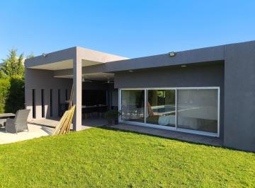 Casa · 230m² · 8 Ambientes · 2 Cocheras · Casa 3 Dorm. - Puerto Roldan
