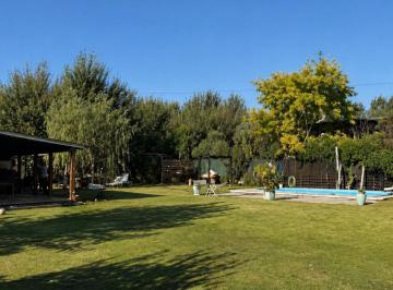 Casa · 110m² · 2 Ambientes · 1 Cochera · Casa Quinta con Pileta en Barrio Félix U. Camet