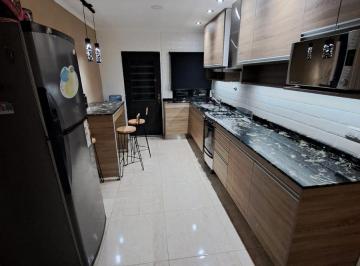 Casa · 150m² · 4 Ambientes · 1 Cochera · Casa en Tandil