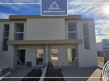 Casa · 112m² · 4 Ambientes · 1 Cochera · Duplex Tres Dorm. - Docta