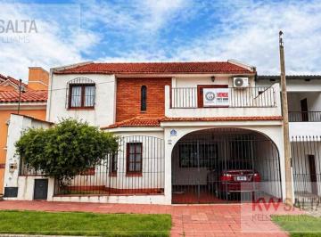 Casa · 300m² · 16 Ambientes · 1 Cochera · Los Carolinos 300 - Tres Cerritos