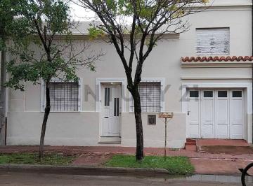 Casa · 141m² · 4 Ambientes · 1 Cochera · Venta Casa 3 Dorm. Bº San Martín - Rafaela - Ubicaciòn Privilegiada Cèntrica
