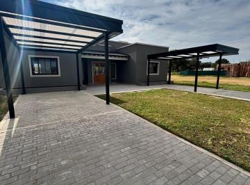 Casa · 150m² · 6 Ambientes · 2 Cocheras · Casa Santomas Pueblo Verde