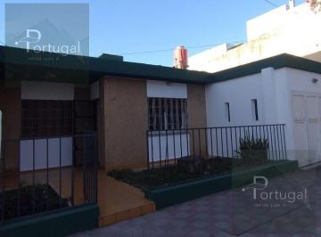 Casa · 350m² · 4 Ambientes · 1 Cochera · Alquiler Casa en Alta Cordoba 3 Dorm.