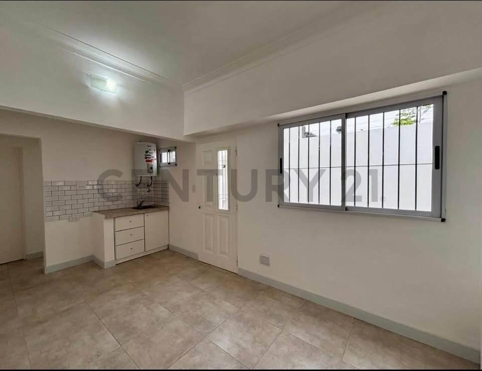 Calle 143 1540, Los Hornos, La Plata