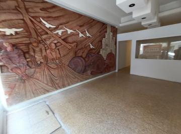 Local comercial · 79m² · Alquilo Local Comercial Al Frente, Divisible con Zotano Apto Deposito U Oficina. Centro