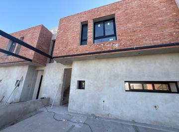 PH · 150m² · 5 Ambientes · 2 Cocheras · PH - Solares de Manantiales
