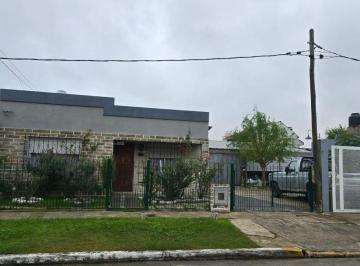 Casa · 159m² · 3 Ambientes · Casa con 320 m² en Venta con 2 Habitaciones en Ensenada
