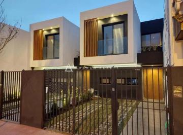 Casa · 121m² · 3 Ambientes · 1 Cochera · Casa en Venta en Punta Chica Victoria