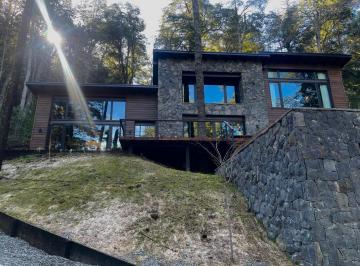 Casa · 370m² · 5 Ambientes · 2 Cocheras · Casa a Estrenar en El Bosque Arelauquen, Bariloche