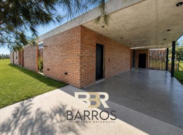 Casa · 213m² · 5 Ambientes · 6 Cocheras · Venta Casa Santa Ines Lujan