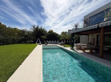 Casa · 422m² · 5 Ambientes · 2 Cocheras · Casa en Venta en Ayres de Pilar