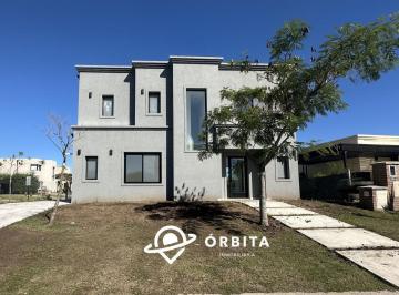 Casa · 170m² · 5 Ambientes · 2 Cocheras · Casa en Venta en Barrio Santa Elena, Pilar del Este