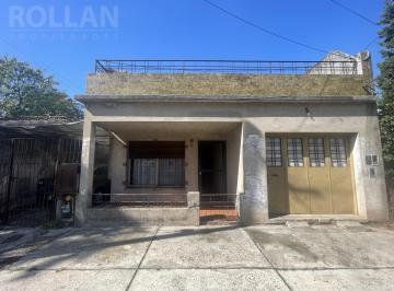 Casa · 244m² · 6 Ambientes · 2 Cocheras · Casa en Venta en Villa Adelina
