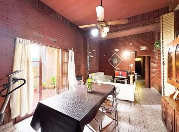 Casa · 129m² · 5 Ambientes · 1 Cochera · Casa en Venta, Azcuenaga, Rosario, 3 Dorm.!