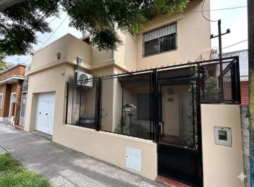 Casa · 188m² · 5 Ambientes · 1 Cochera · Venta Casa 3 Dorm. Cochera Patio Verde y Pileta