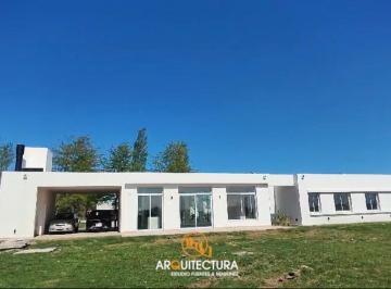 Casa · 225m² · 5 Ambientes · 4 Cocheras · Casa 5 Amb Comarcas de Luján San Roque a Estrenar