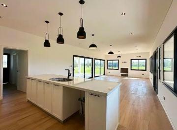 Casa de 4 ambientes, Ezeiza · Hermosa Casa a Estrenar en Venta en Estancia Villa María