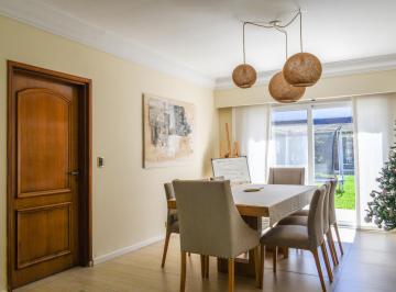 Casa · 367m² · 9 Ambientes · 2 Cocheras · Casa en República de La Sexta
